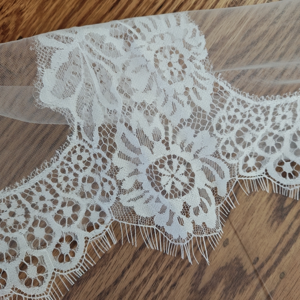 Elegant Off White Lace Veil With Blusher - Picture 6 of 10